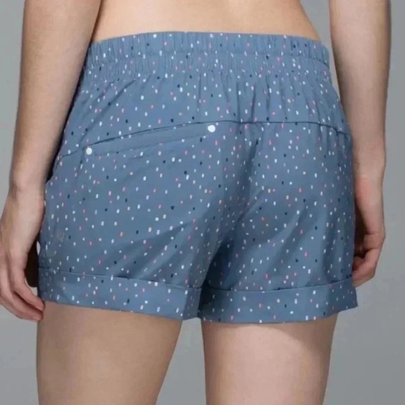 EUC Lululemon Spring Break Away Short Confetti Cake Multi sz 4 - Picture 2 of 10